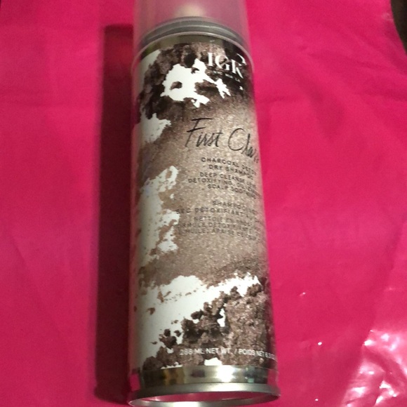 IGK First class charcoal detox dry shampoo - Picture 5 of 10